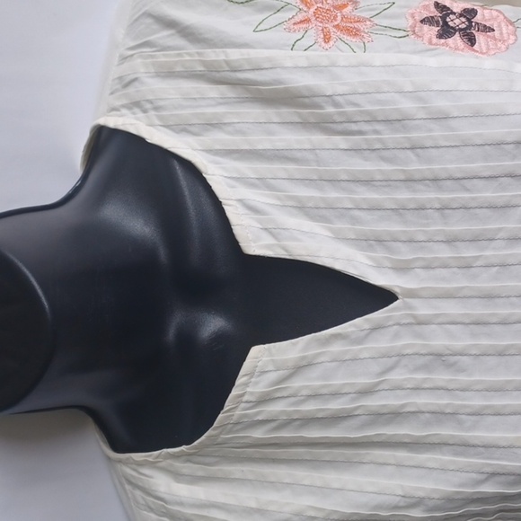 JJ’s Fairyland Long Sleeve Small Embroidered Tunic - Picture 2 of 7